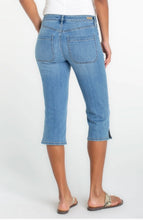 Load image into Gallery viewer, Capri with Patch Pockets

