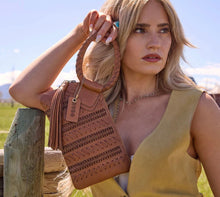 Load image into Gallery viewer, Hobo Sable Wristlet Washed Leather
