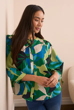 Load image into Gallery viewer, Fieldgreen Flowy Blouse
