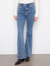 Load image into Gallery viewer, Charlie b Flare Leg Jean
